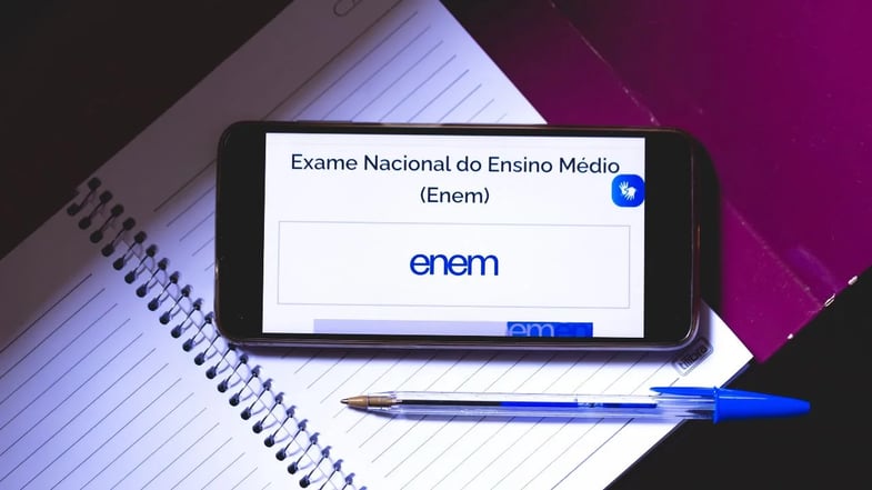 Guia completo sobre o ENEM: datas, horários, custos e como é o mercado de trabalho após ENEM