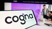 Cogna (COGN3) reverte prejuízo e lucra quase R$ 1 bilhão no 4T24