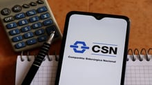 CSN Mineração (CMIN3) lucra +170,2% em relação ao 2T23. Hora de investir?