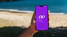 Nubank começa a oferecer planos de celulares da NuCel