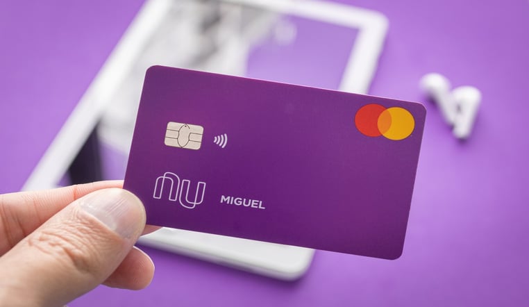 Cartão Ultravioleta do Nubank vale a pena?