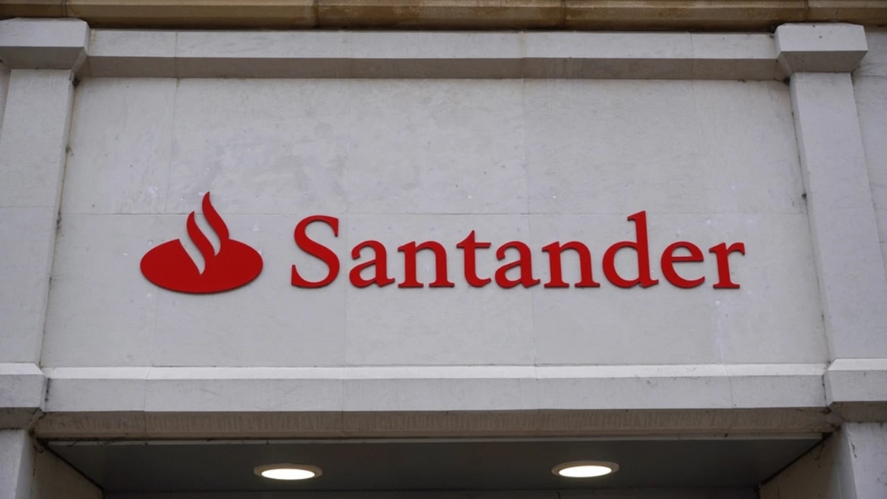 Santander demite e substitui quatro diretores executivos