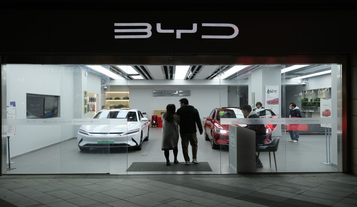 Os carros elétricos da BYD são líderes de venda no Brasil.