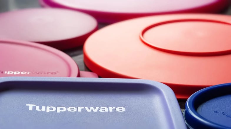 Tupperware pode declarar falência: Entenda as razões por trás da crise financeira