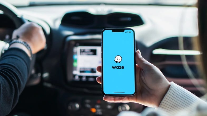 Waze apresenta problemas e muda idioma automaticamente: veja o que fazer